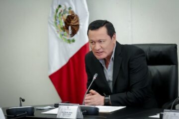 Migue Ángel Osorio Chong, coordinador de la bancada del PRI en el Senado. Foto: Twitter @osoriochong